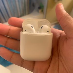 airpods (First Generation)